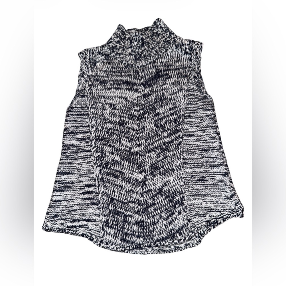 White House Black Market Navy and White Knit Top